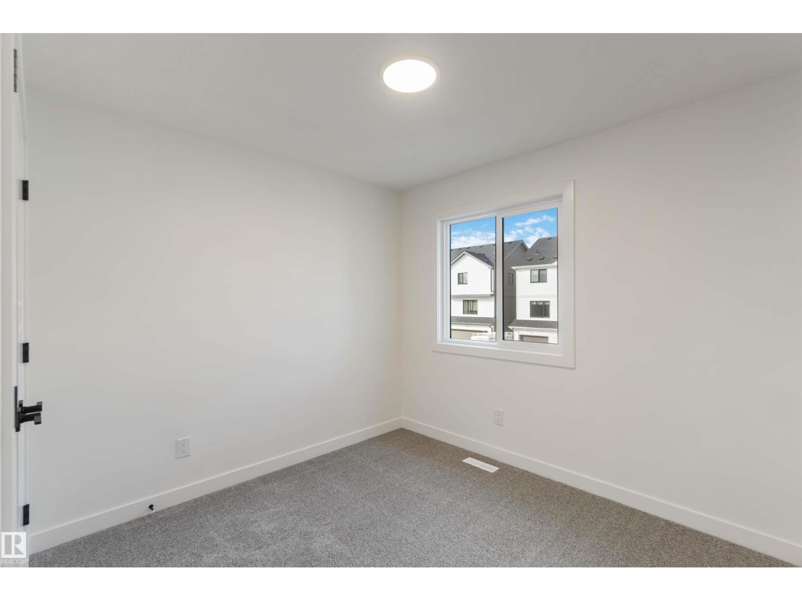Photo 11 of 2040 191 St Nw, Edmonton AB