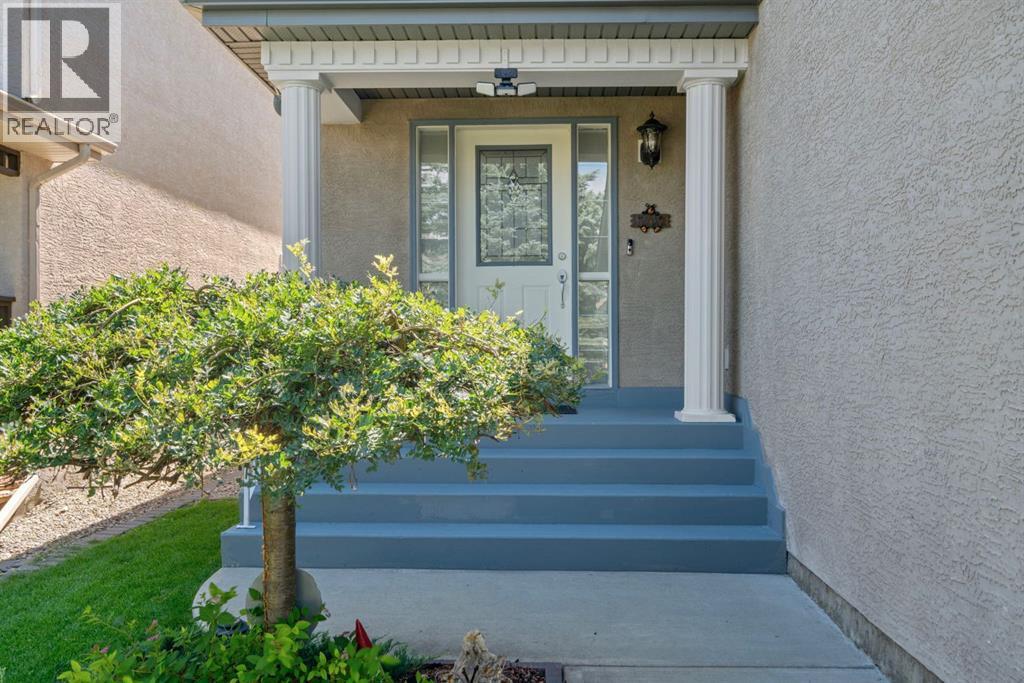 Single Family House for Sale in  Everwillow Close SW Evergreen Calgary 