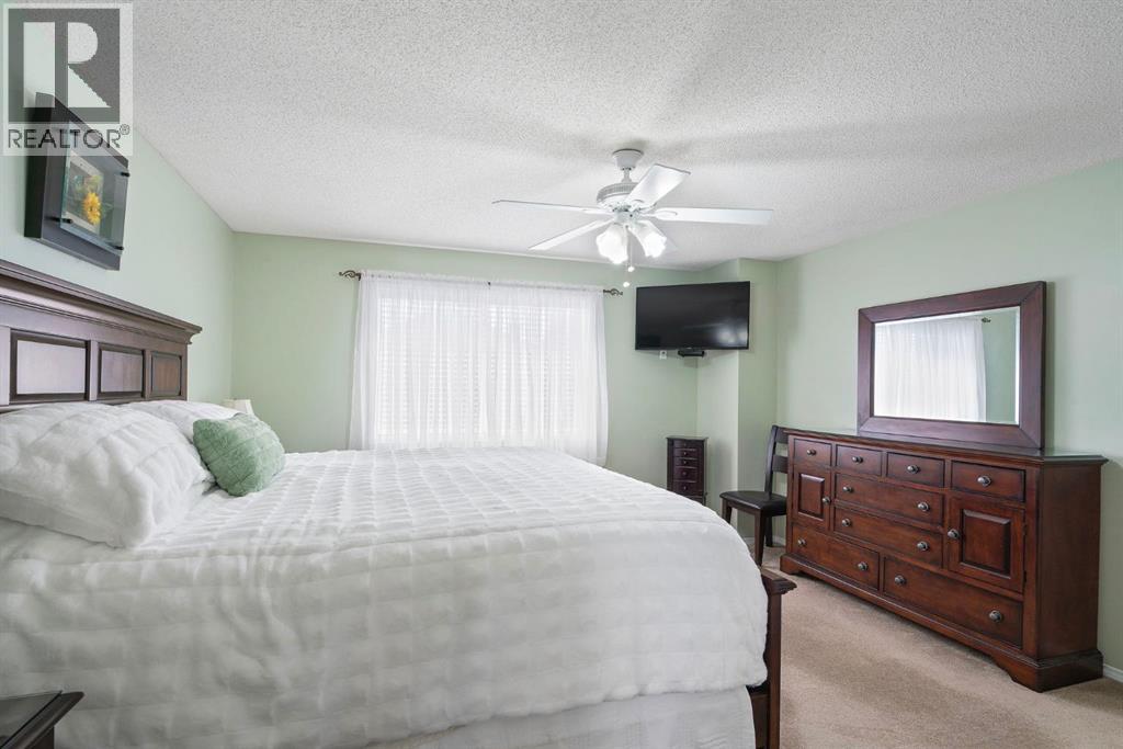 Single Family House for Sale in  Everwillow Close SW Evergreen Calgary 