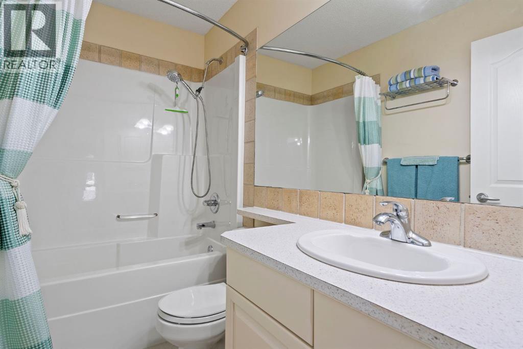Single Family House for Sale in  Everwillow Close SW Evergreen Calgary 