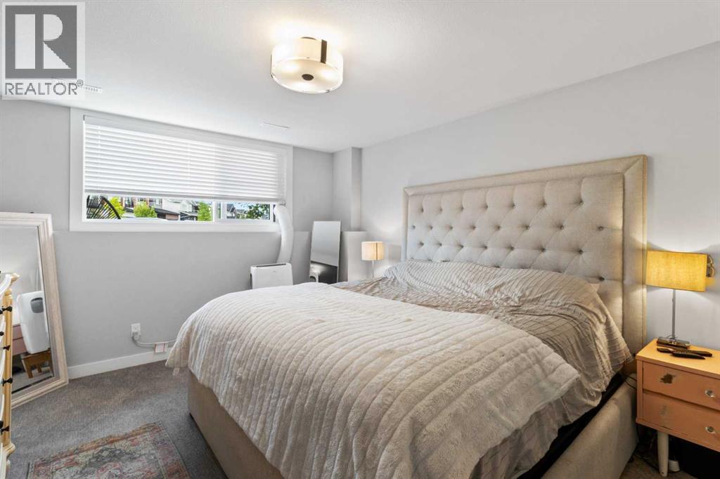 Single Family House Bi-level for Sale in  Ellington Crescent Evergreen Red Deer 