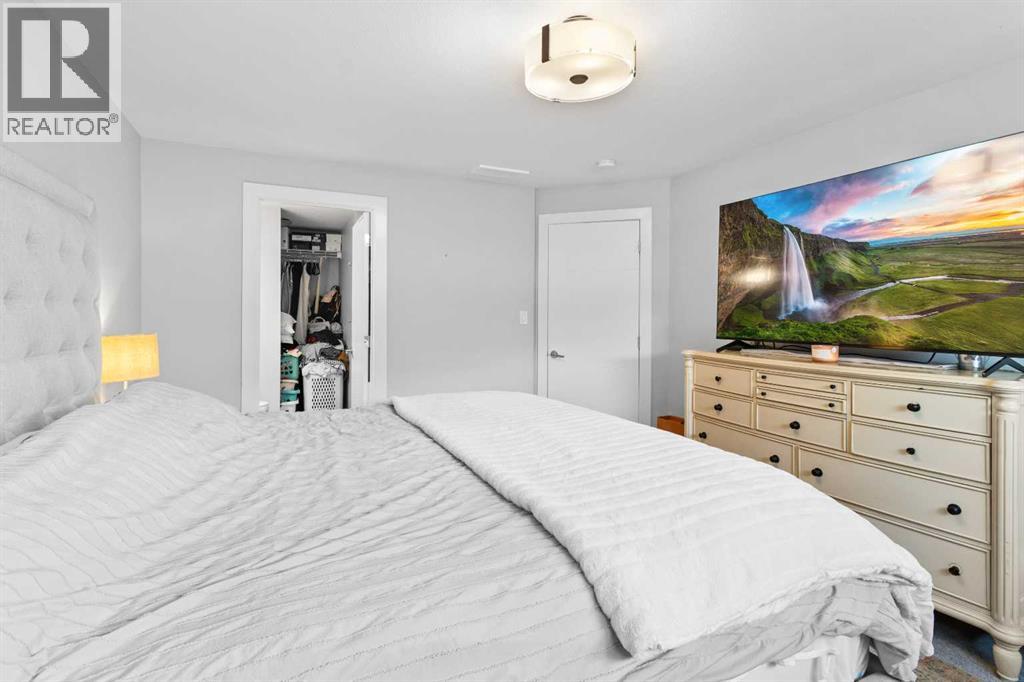 Single Family House Bi-level for Sale in  Ellington Crescent Evergreen Red Deer 