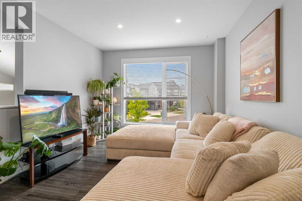 Single Family House Bi-level for Sale in  Ellington Crescent Evergreen Red Deer 