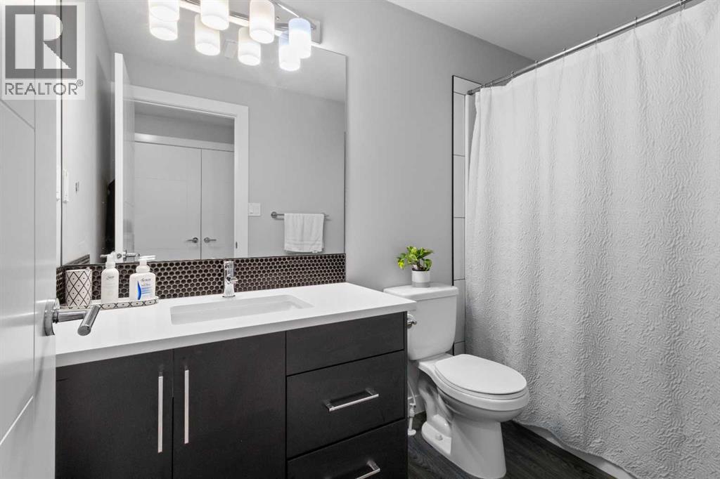 Single Family House Bi-level for Sale in  Ellington Crescent Evergreen Red Deer 