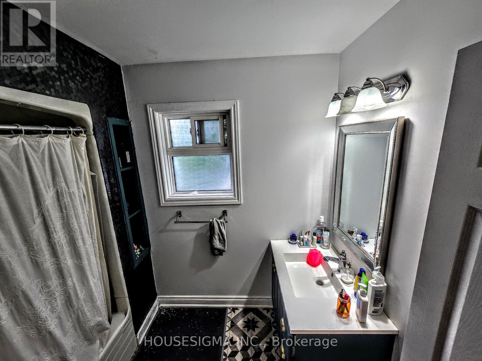 Photo 9 of Upper 33 Warren Avenue, Hamilton ON