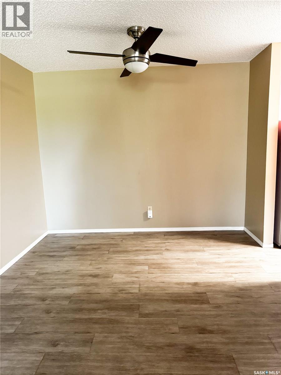 Single Family House Low rise for Sale in   th AVENUE NE Swift Current 