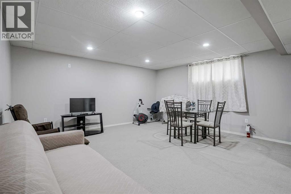 Single Family House for Sale in  Everstone Drive SW Evergreen Calgary 