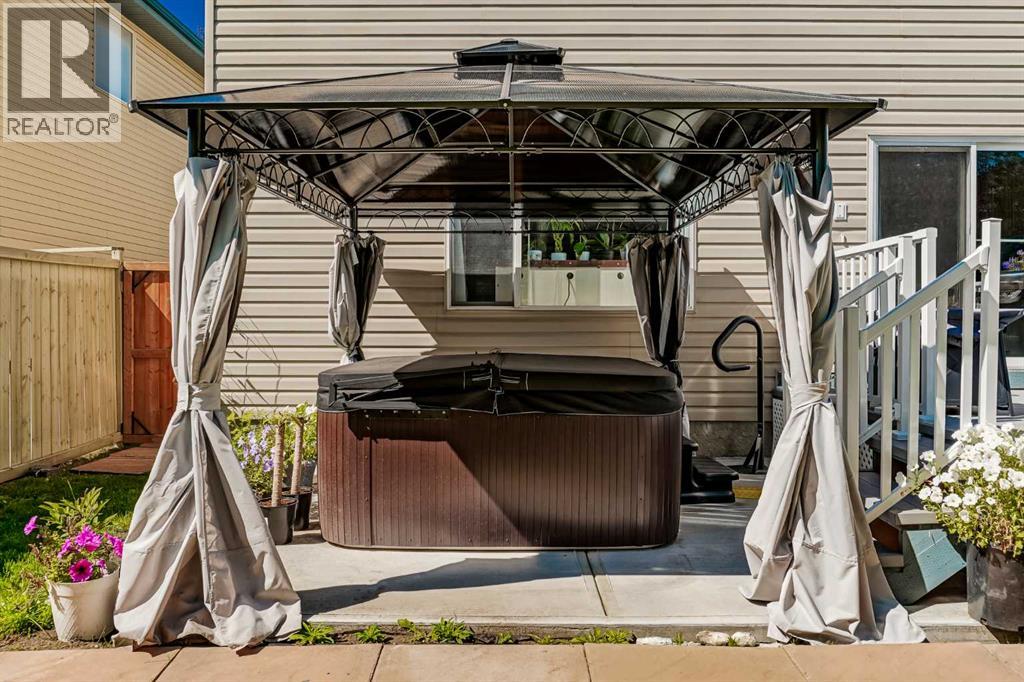 Single Family House for Sale in  Everstone Drive SW Evergreen Calgary 