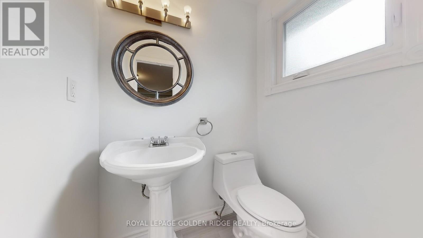 Photo 12 of 42 Castle Harbour Lane, Markham ON
