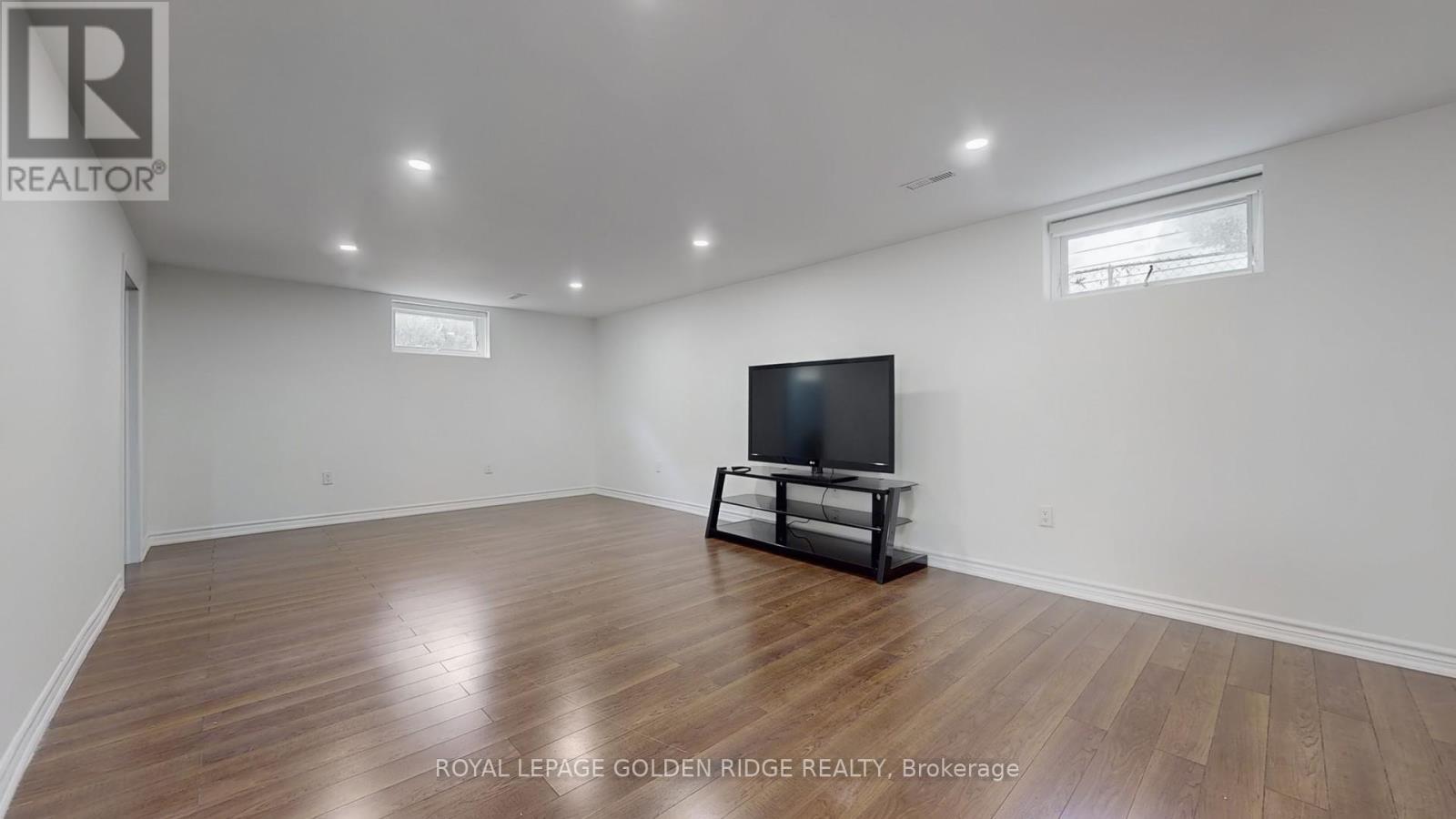 Photo 14 of 42 Castle Harbour Lane, Markham ON