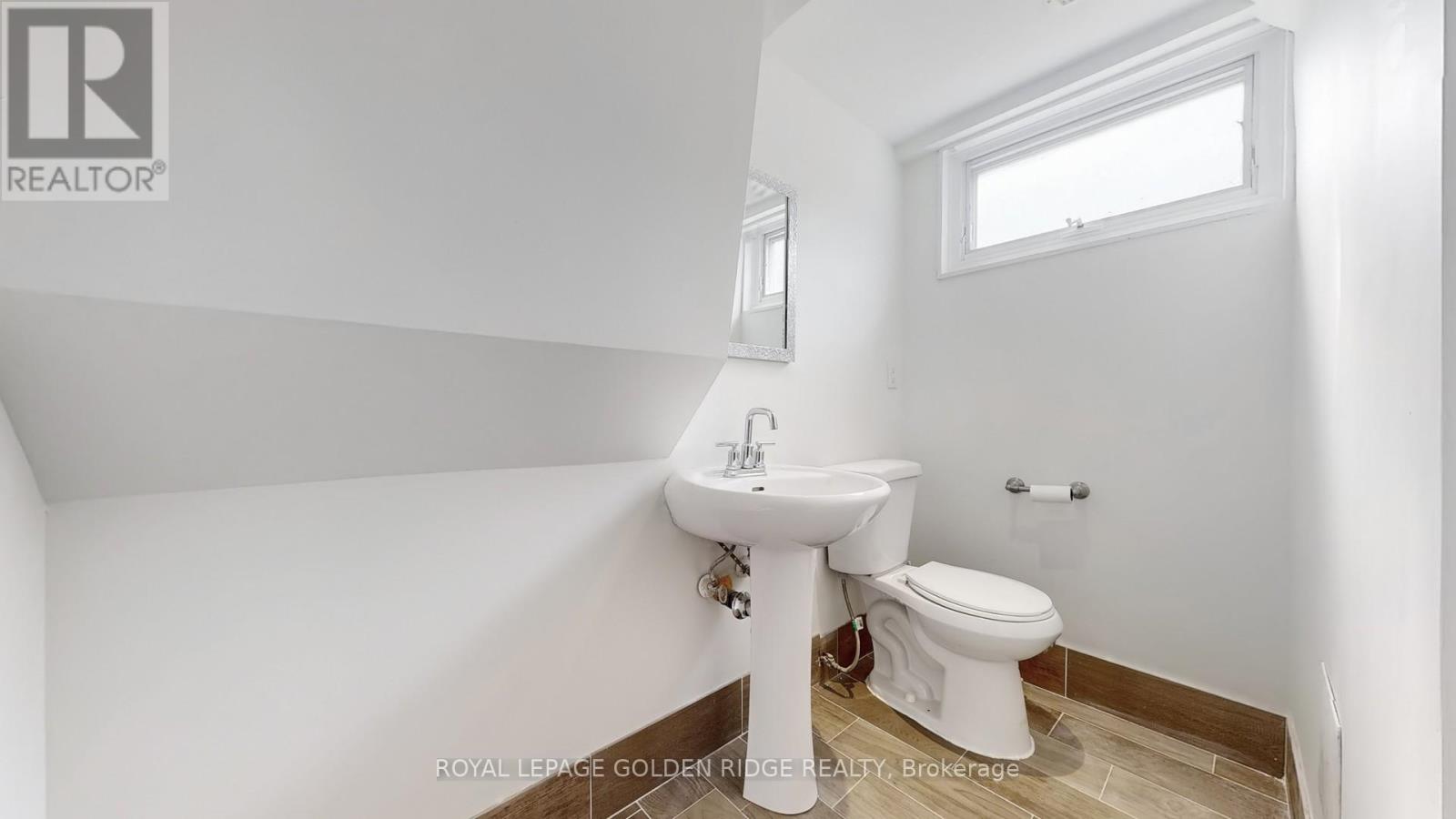 Photo 17 of 42 Castle Harbour Lane, Markham ON