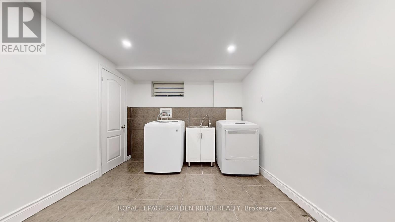 Photo 19 of 42 Castle Harbour Lane, Markham ON