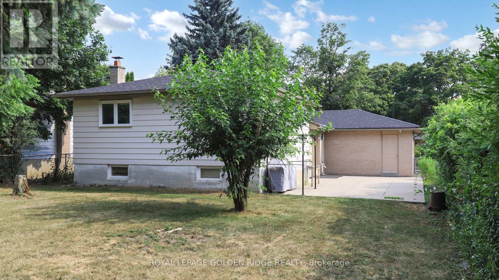 Photo 23 of 42 Castle Harbour Lane, Markham ON
