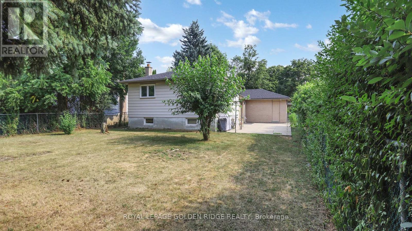 Photo 21 of 42 Castle Harbour Lane, Markham ON