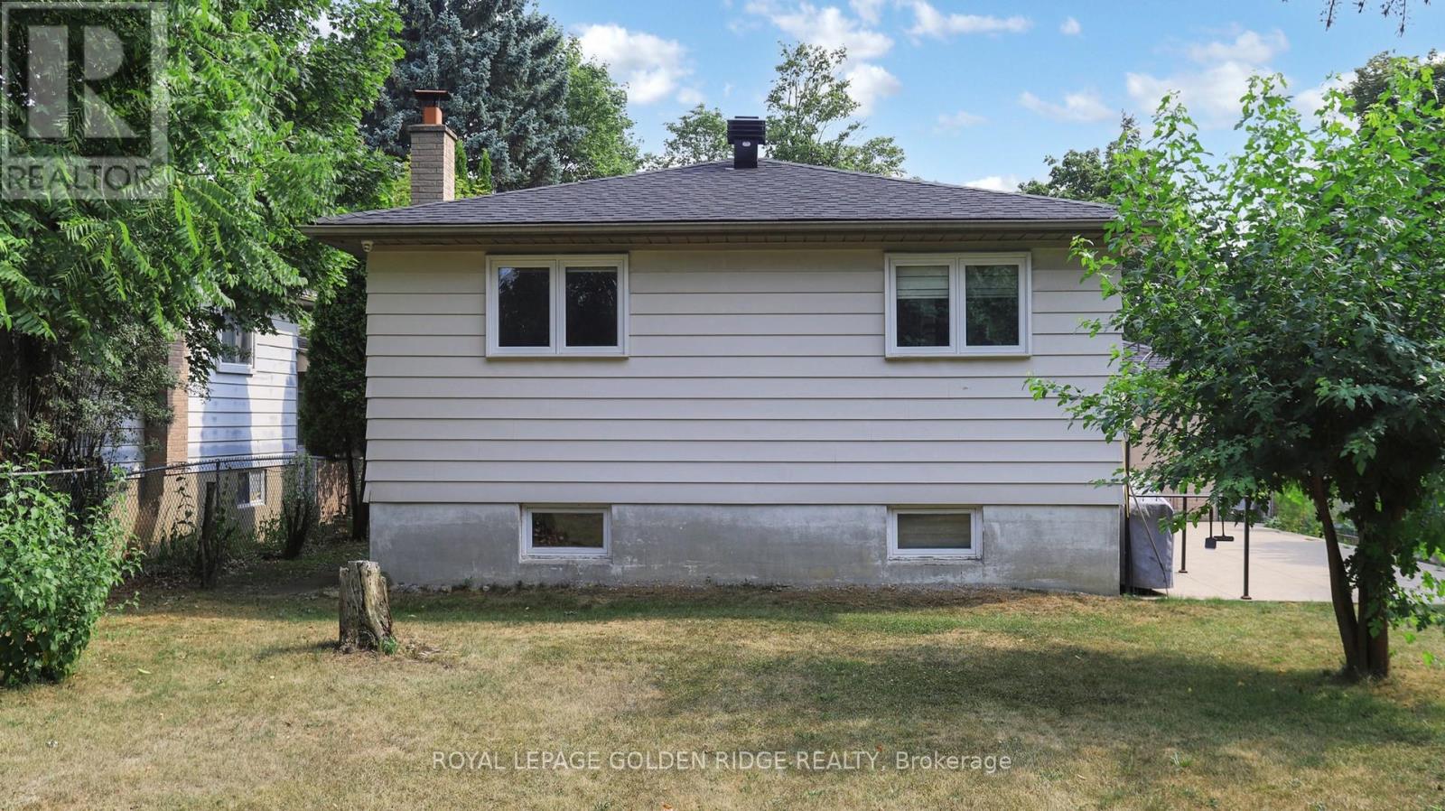 Photo 25 of 42 Castle Harbour Lane, Markham ON