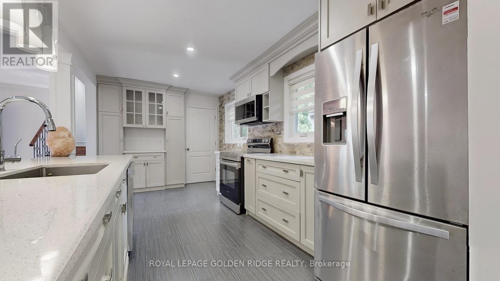 Photo 8 of 42 Castle Harbour Lane, Markham ON