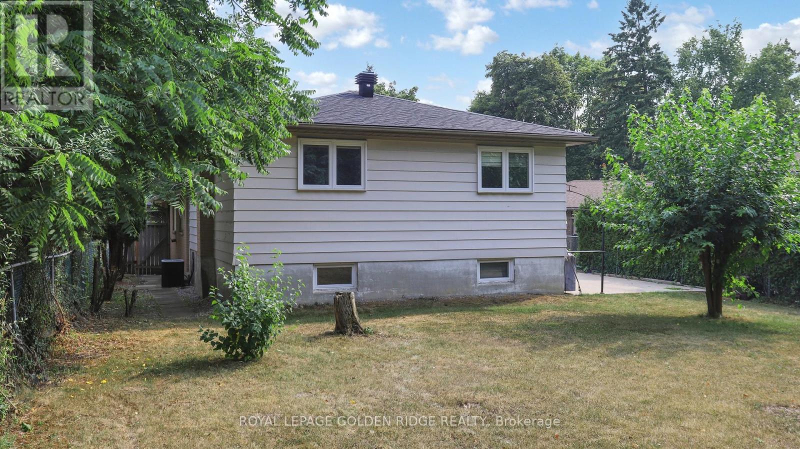 Photo 24 of 42 Castle Harbour Lane, Markham ON