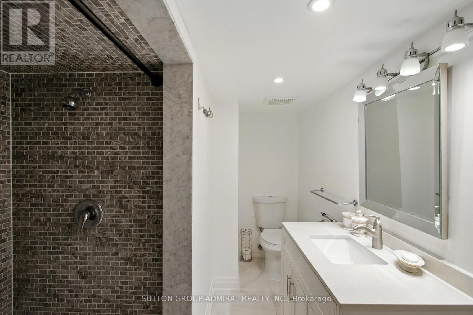 Photo 35 of 14 Willowbrook Road, Markham ON