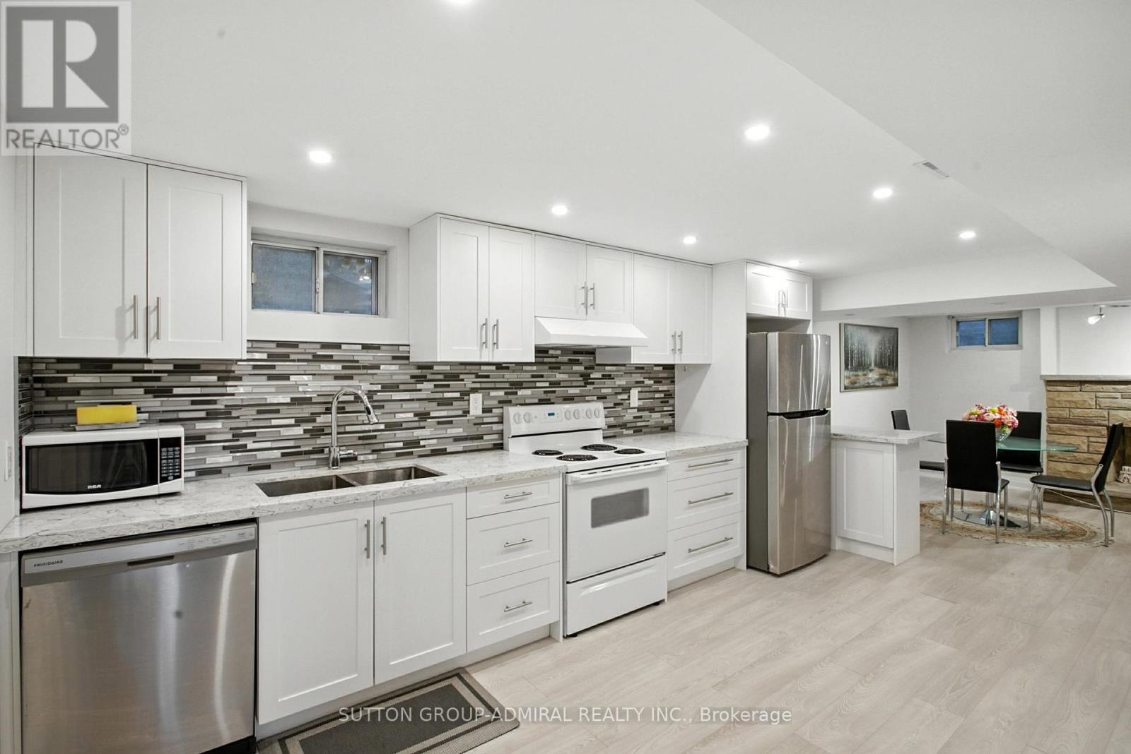 Photo 32 of 14 Willowbrook Road, Markham ON