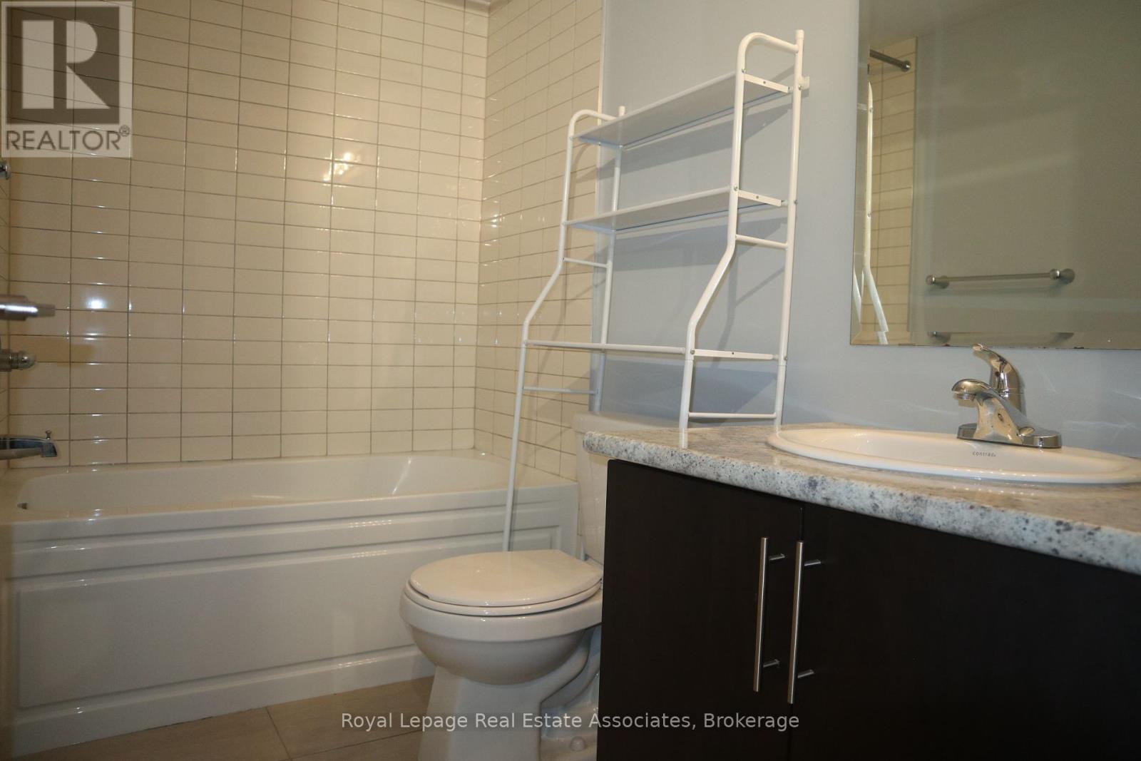 Photo 13 of 93 100 Dufay Road, Brampton ON