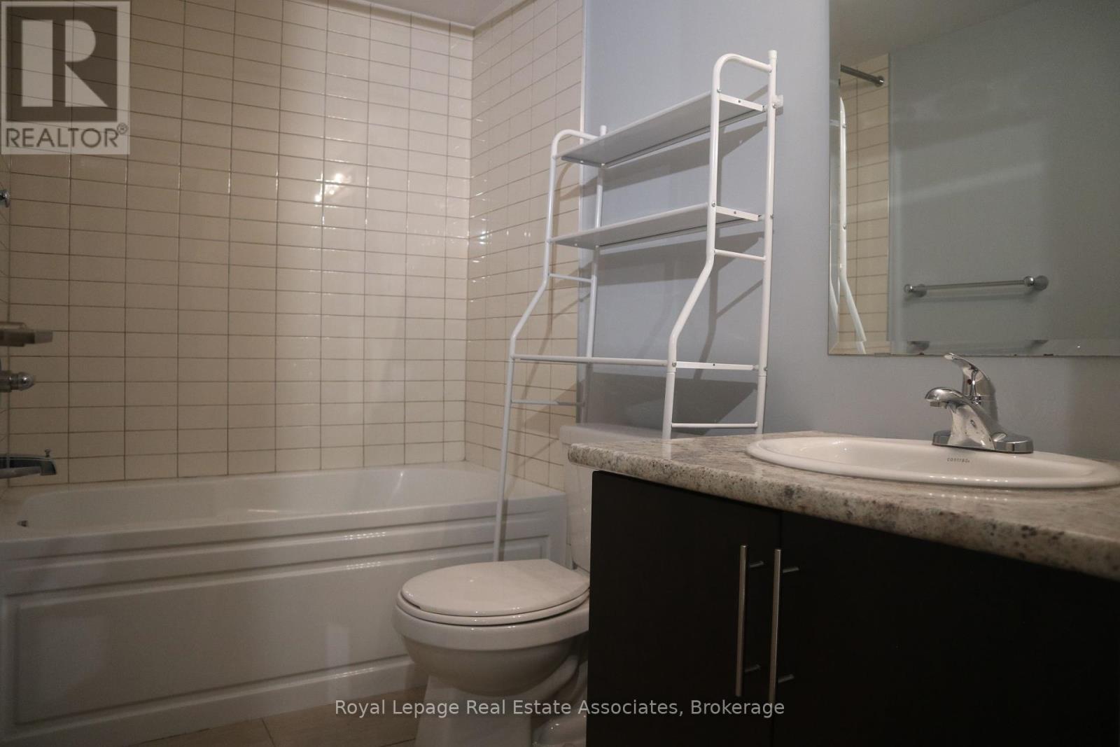 Photo 14 of 93 100 Dufay Road, Brampton ON