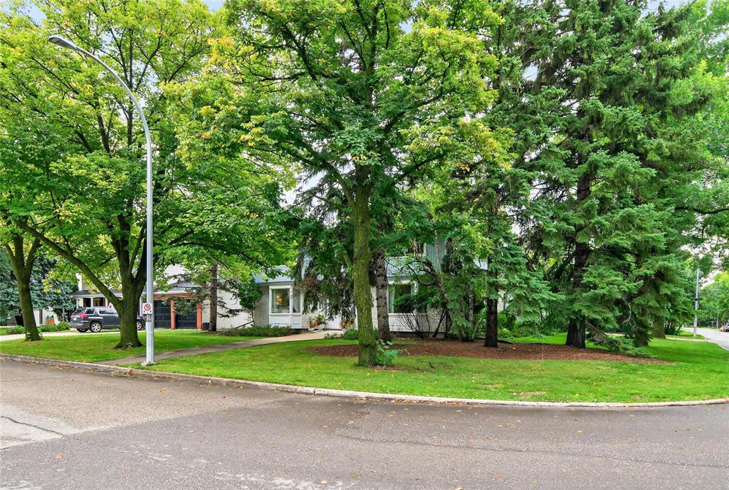 Photo 3 of 34 Birkenhead Avenue, Winnipeg MB