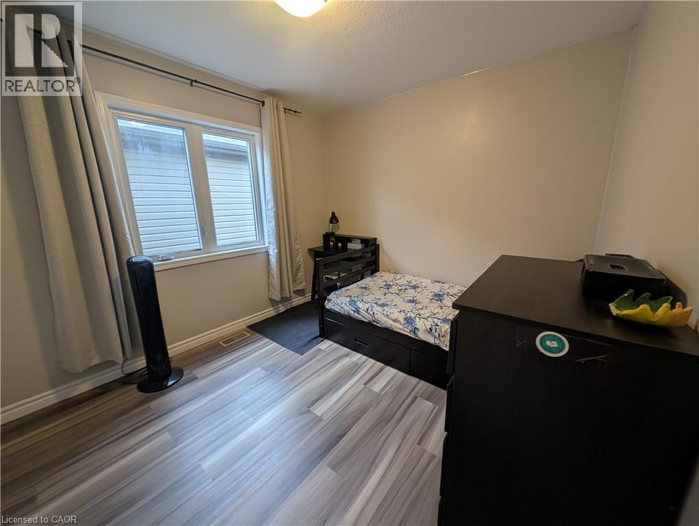 Photo 17 of 44 Postmaster Drive, Kitchener ON