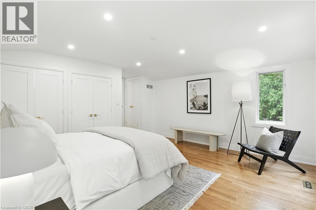 Photo 32 of 821 Shadeland Avenue, Burlington ON