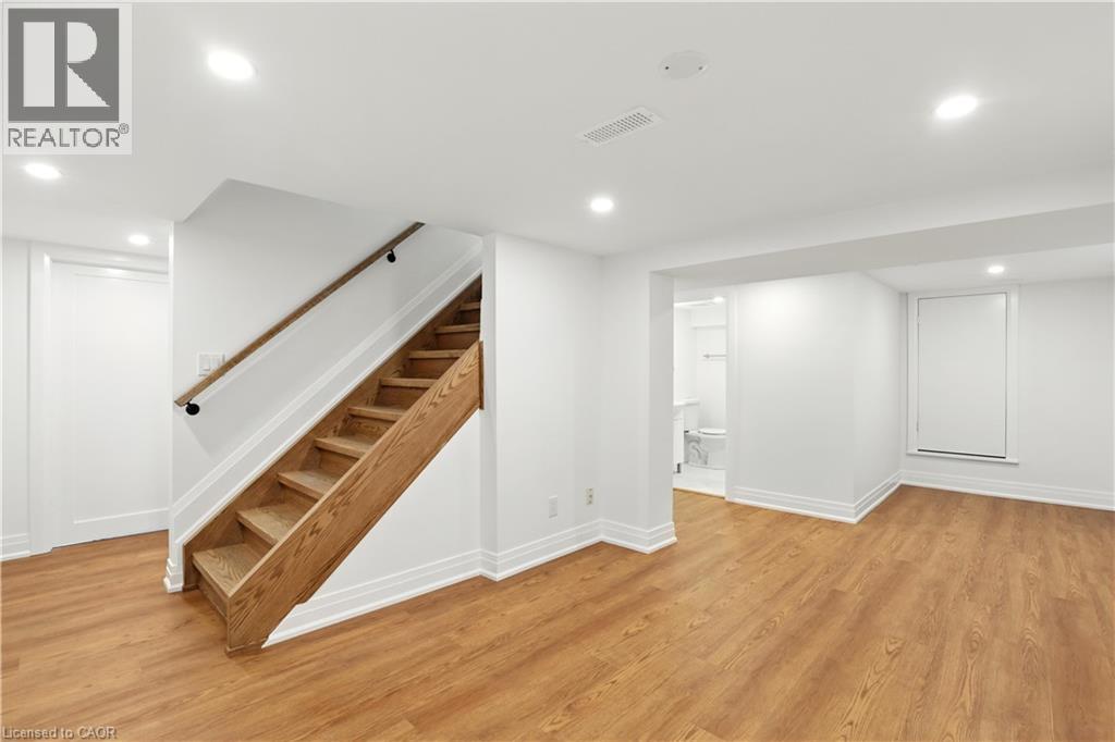 Photo 7 of 821 Shadeland Avenue, Burlington ON