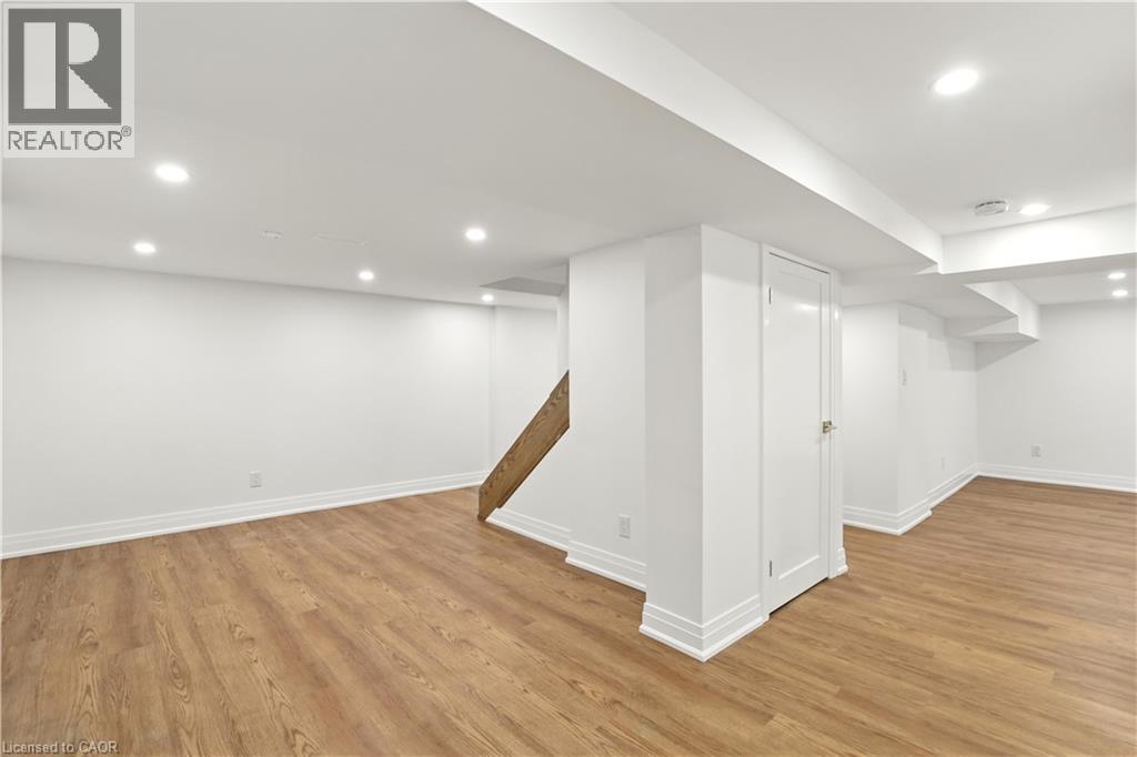 Photo 23 of 821 Shadeland Avenue, Burlington ON