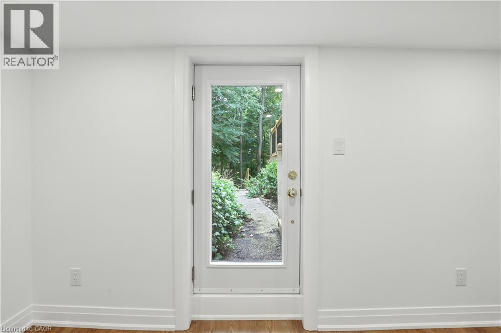 Photo 5 of 821 Shadeland Avenue, Burlington ON