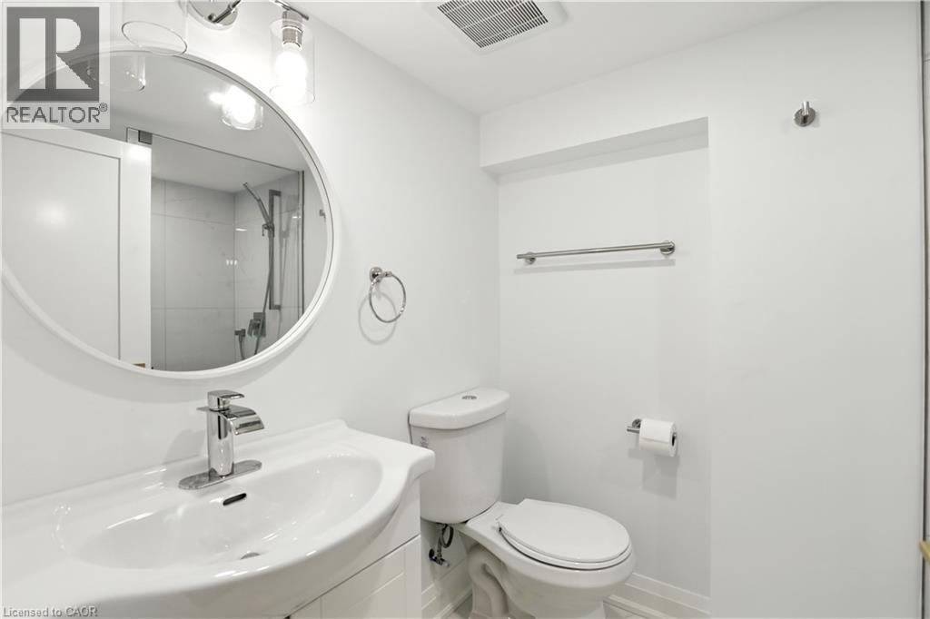 Photo 33 of 821 Shadeland Avenue, Burlington ON