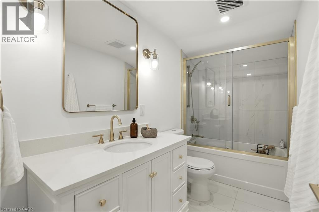 Photo 36 of 821 Shadeland Avenue, Burlington ON