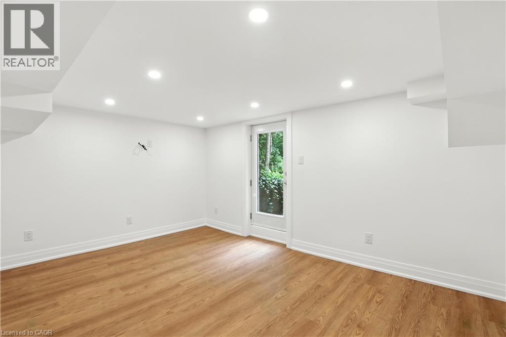 Photo 28 of 821 Shadeland Avenue, Burlington ON