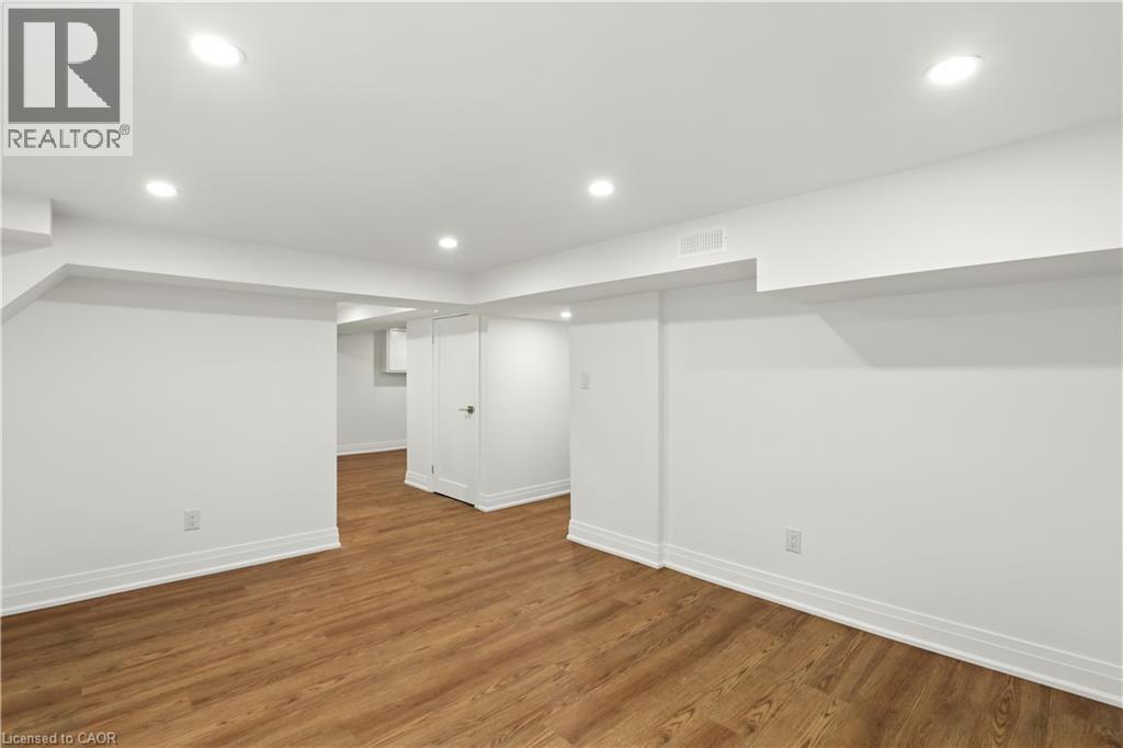 Photo 16 of 821 Shadeland Avenue, Burlington ON
