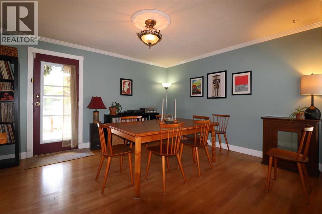 Photo 9 of 418 15 Street S, Lethbridge AB