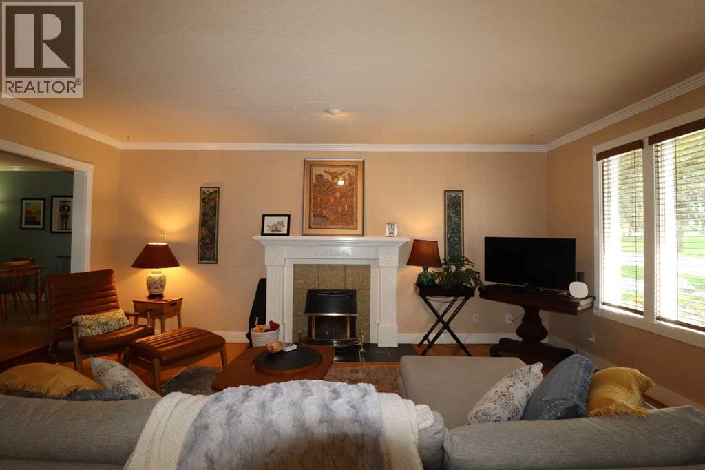 Photo 6 of 418 15 Street S, Lethbridge AB