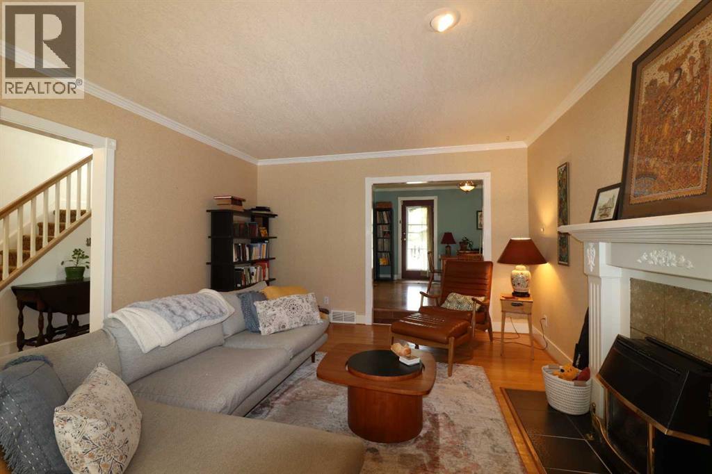 Photo 8 of 418 15 Street S, Lethbridge AB