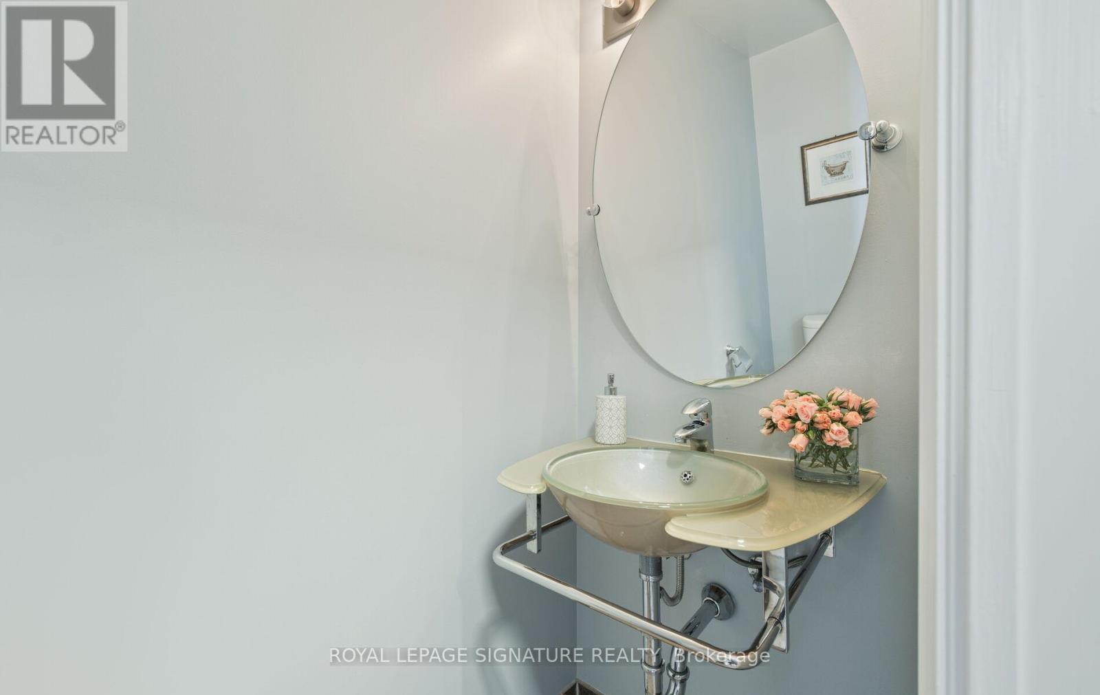 Photo 25 of 1405 8 Scollard Street, Toronto ON