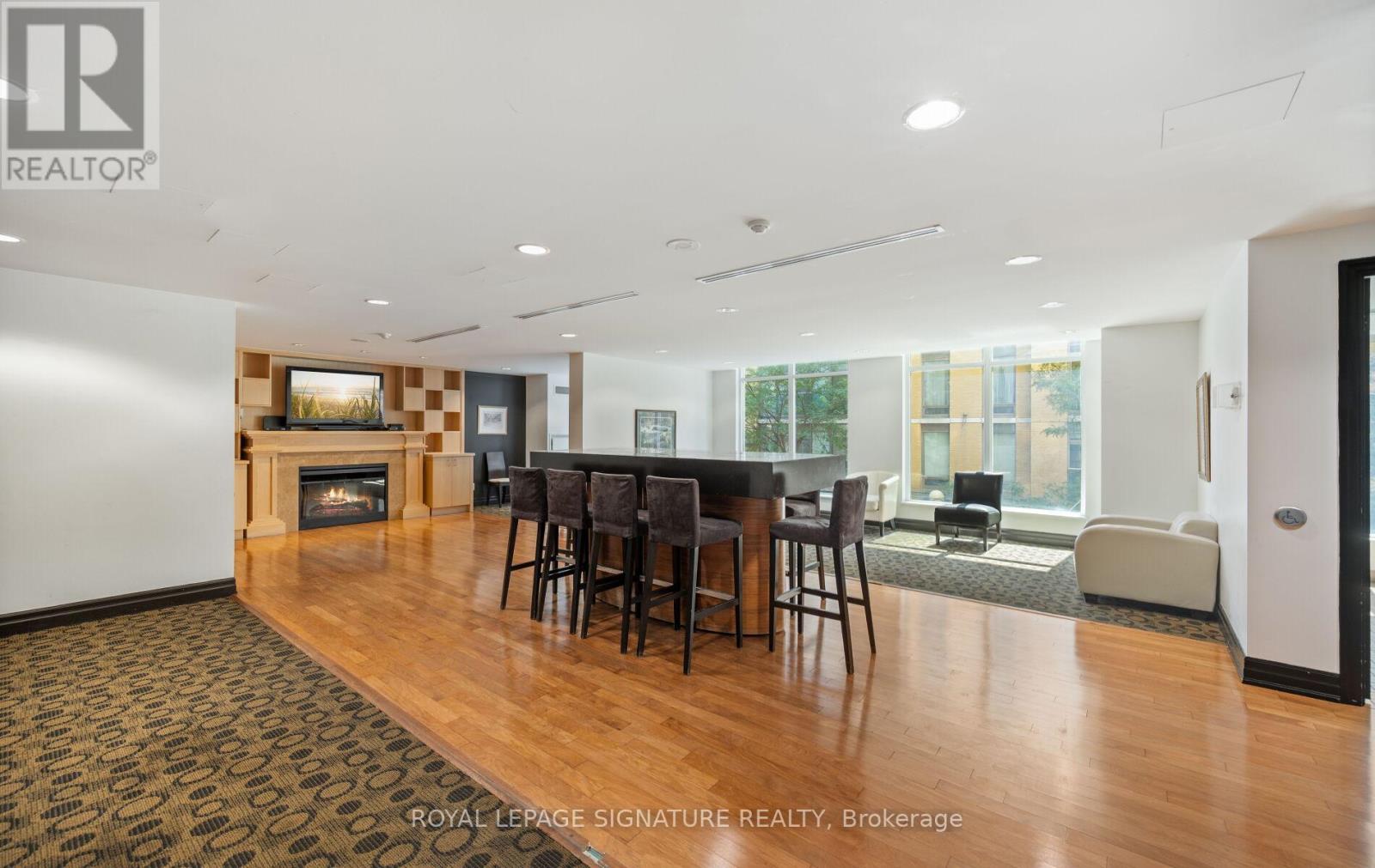 Photo 2 of 1405 8 Scollard Street, Toronto ON