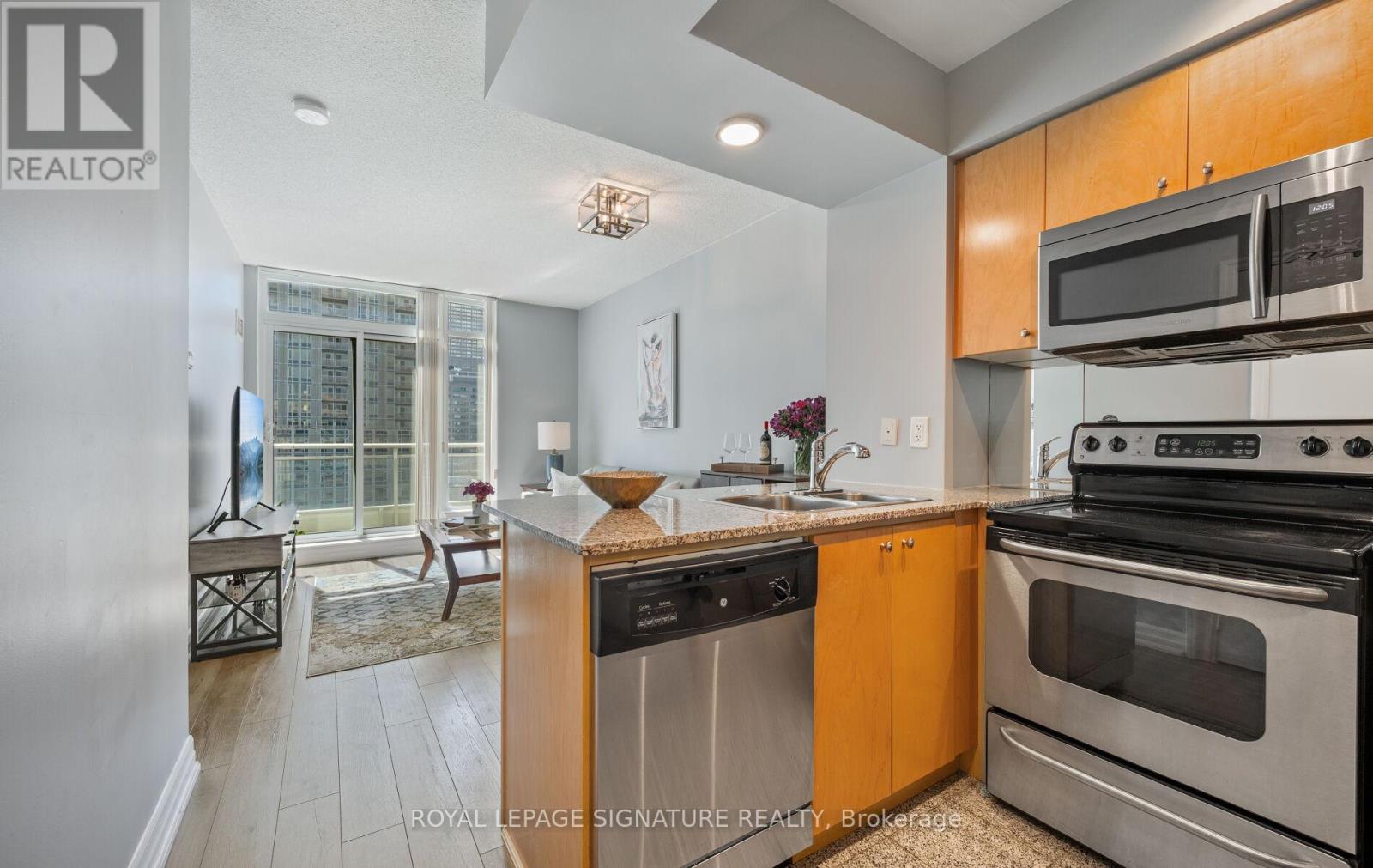 Photo 19 of 1405 8 Scollard Street, Toronto ON