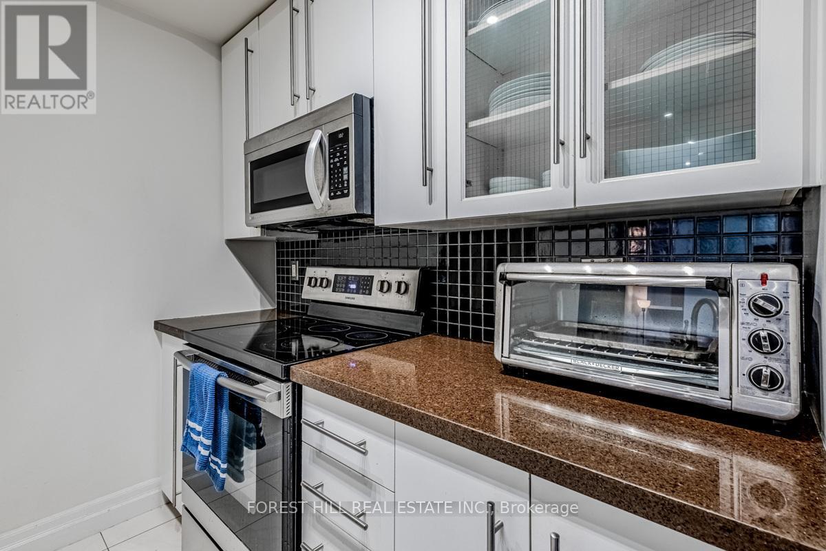 Photo 10 of 305 70 Alexander Street, Toronto ON