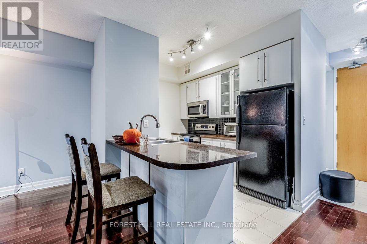 Photo 13 of 305 70 Alexander Street, Toronto ON