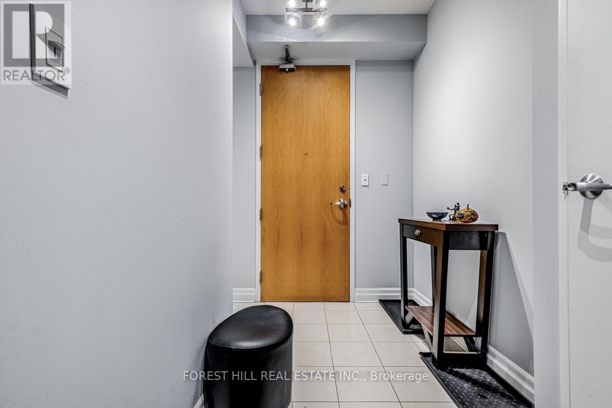 Photo 3 of 305 70 Alexander Street, Toronto ON