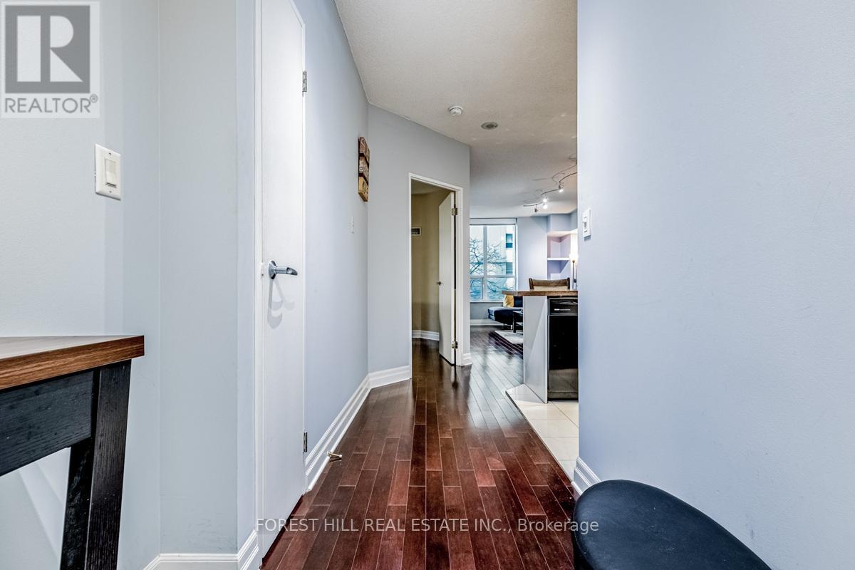 Photo 4 of 305 70 Alexander Street, Toronto ON