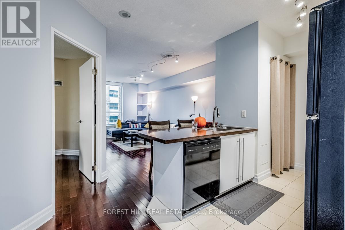 Photo 5 of 305 70 Alexander Street, Toronto ON