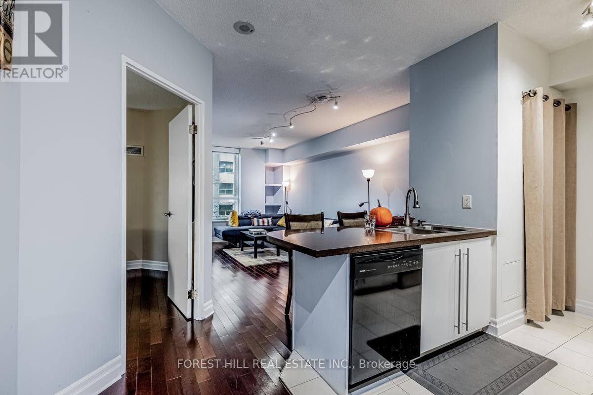 Photo 7 of 305 70 Alexander Street, Toronto ON