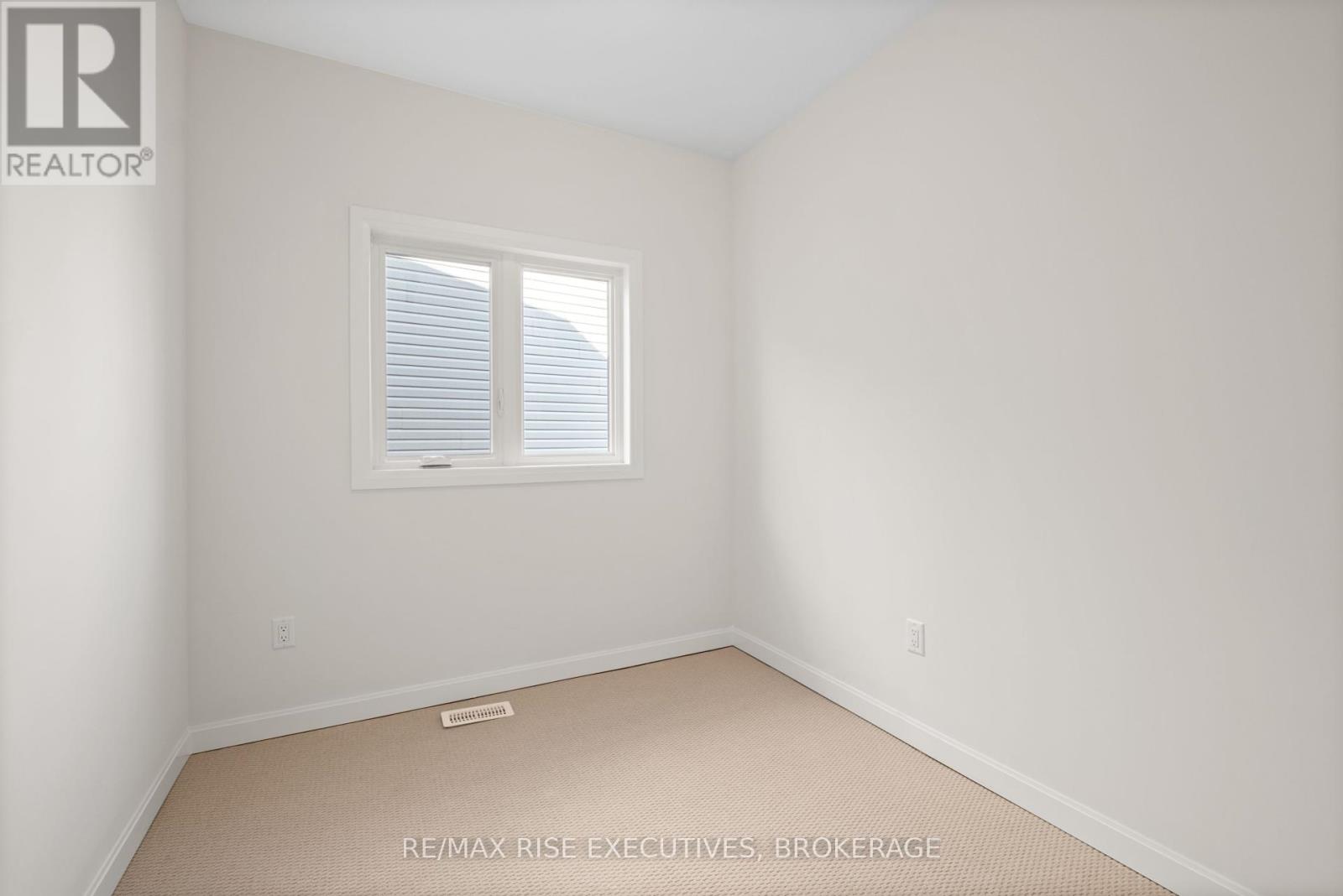 Photo 14 of 128 Gildersleeve Boulevard, Loyalist ON