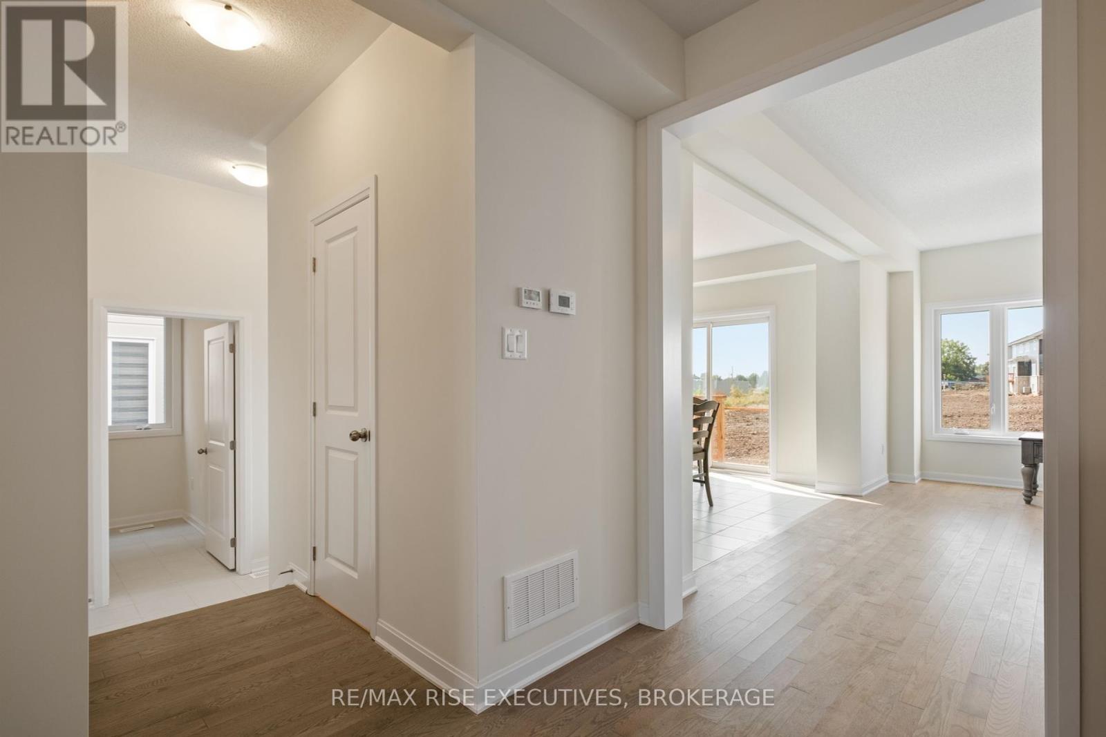 Photo 13 of 117 Windermere Boulevard, Loyalist ON