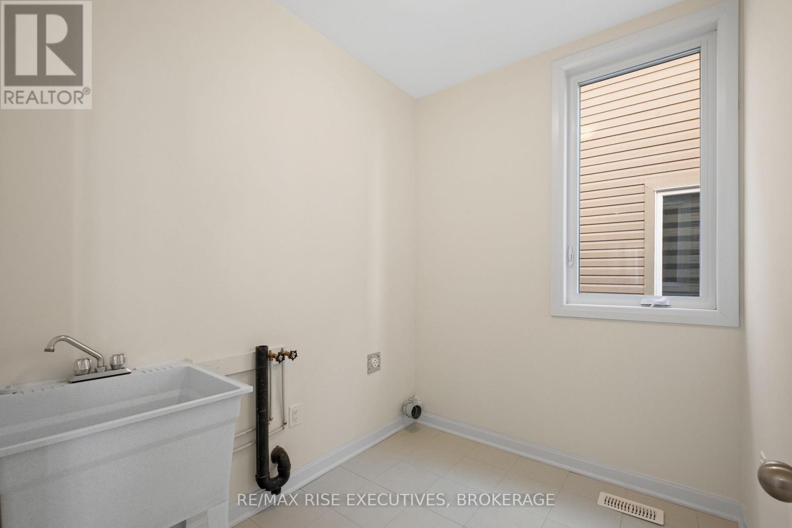 Photo 15 of 117 Windermere Boulevard, Loyalist ON